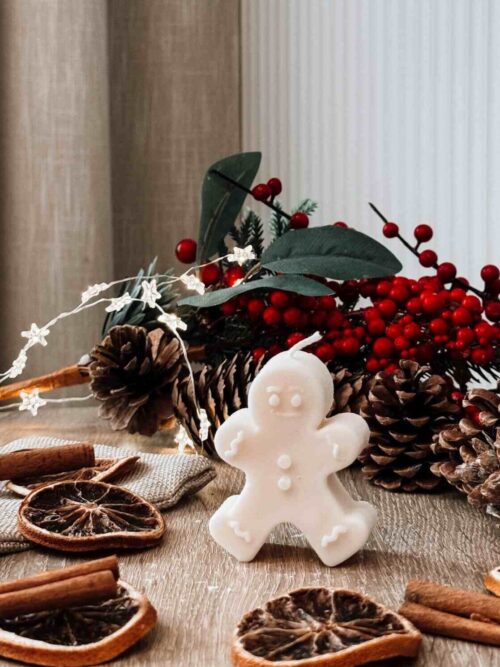 świąteczna świeca sojowa w kształcie świątecznego ciastka, piernika