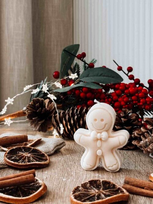 świąteczna świeca sojowa w kształcie świątecznego ciastka, piernika