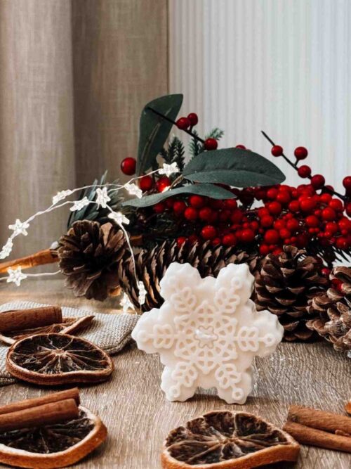 świąteczna świeca sojowa w kształcie śnieżynki