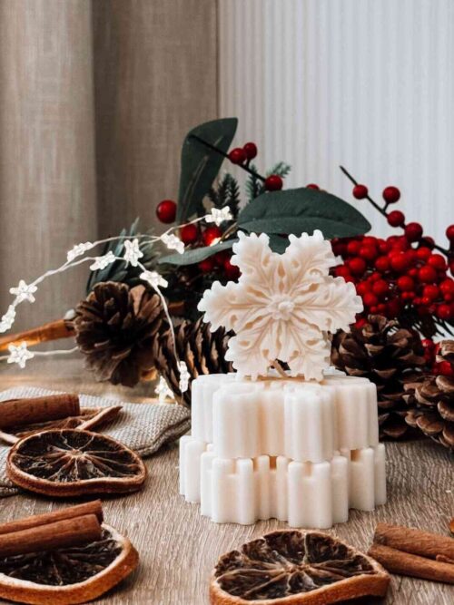 świąteczna świeca sojowa w kształcie śnieżynki